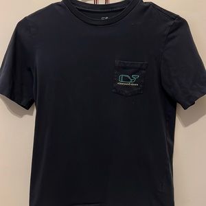 GUC Vineyard Vines football tee, sz medium